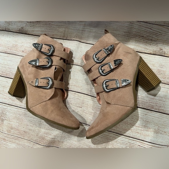 JustFab Flip My Hair Faux Suede Buckled Heeled Bootie in size 11. - Picture 1 of 8